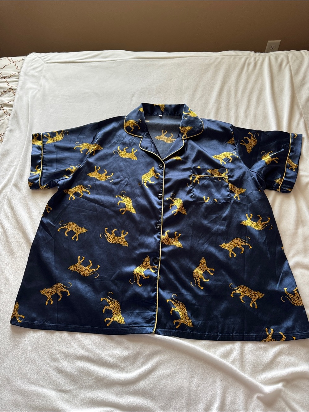 Satin pajamas - Picture 2 of 9